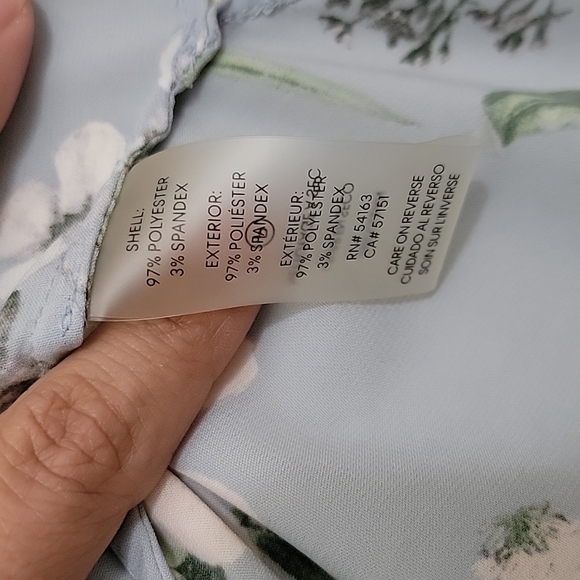 EUC Calvin Klein Petite Floral Button-Up Blouse - Picture 5 of 5